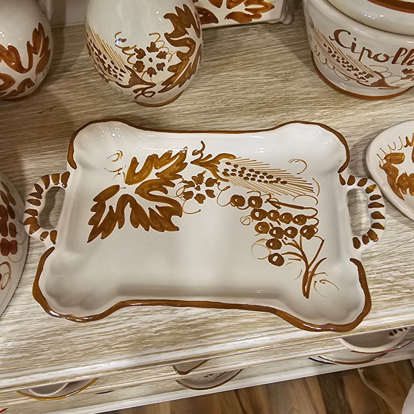 Ear and grape collection tray in ceramic