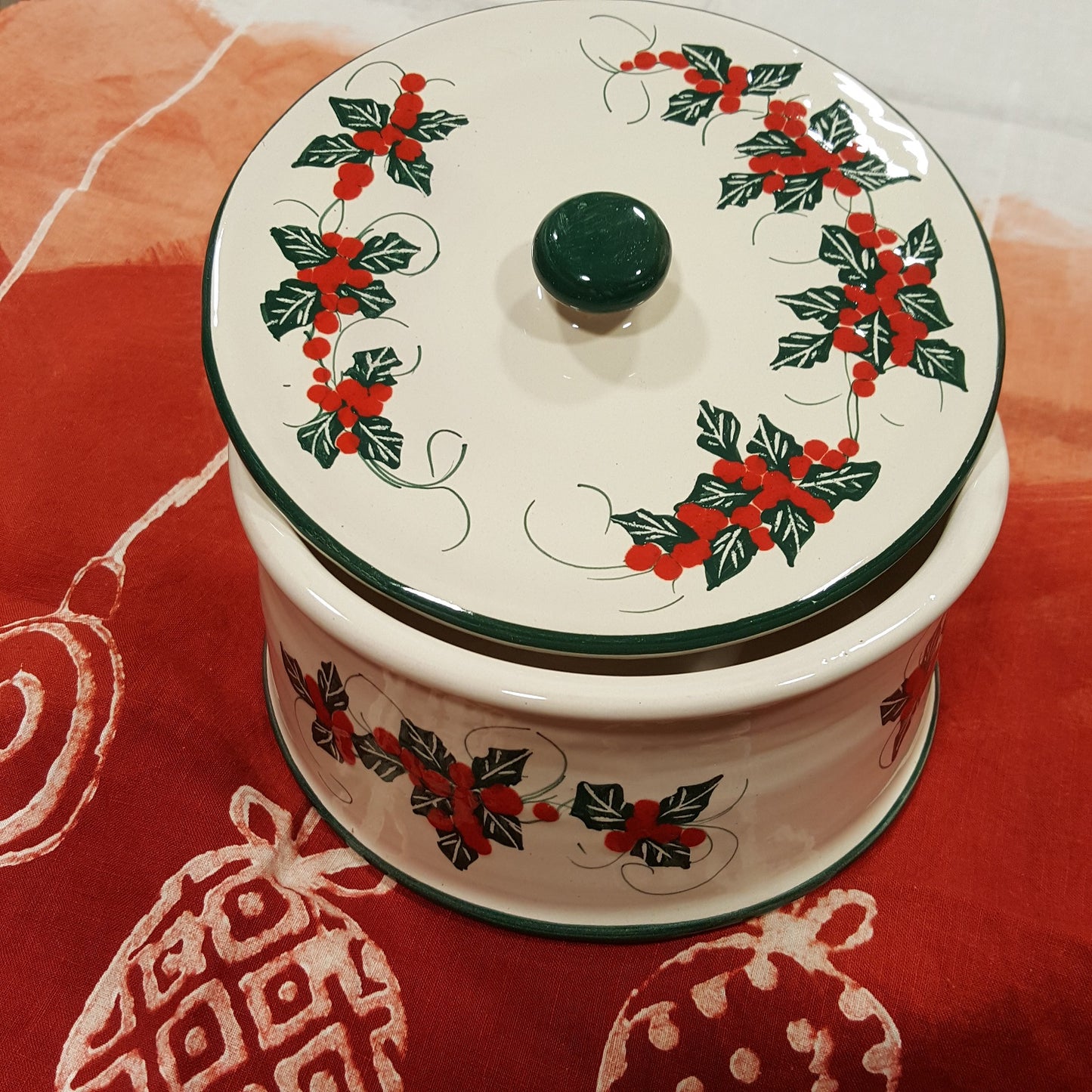 Ceramic cookie jar with Holly decoration