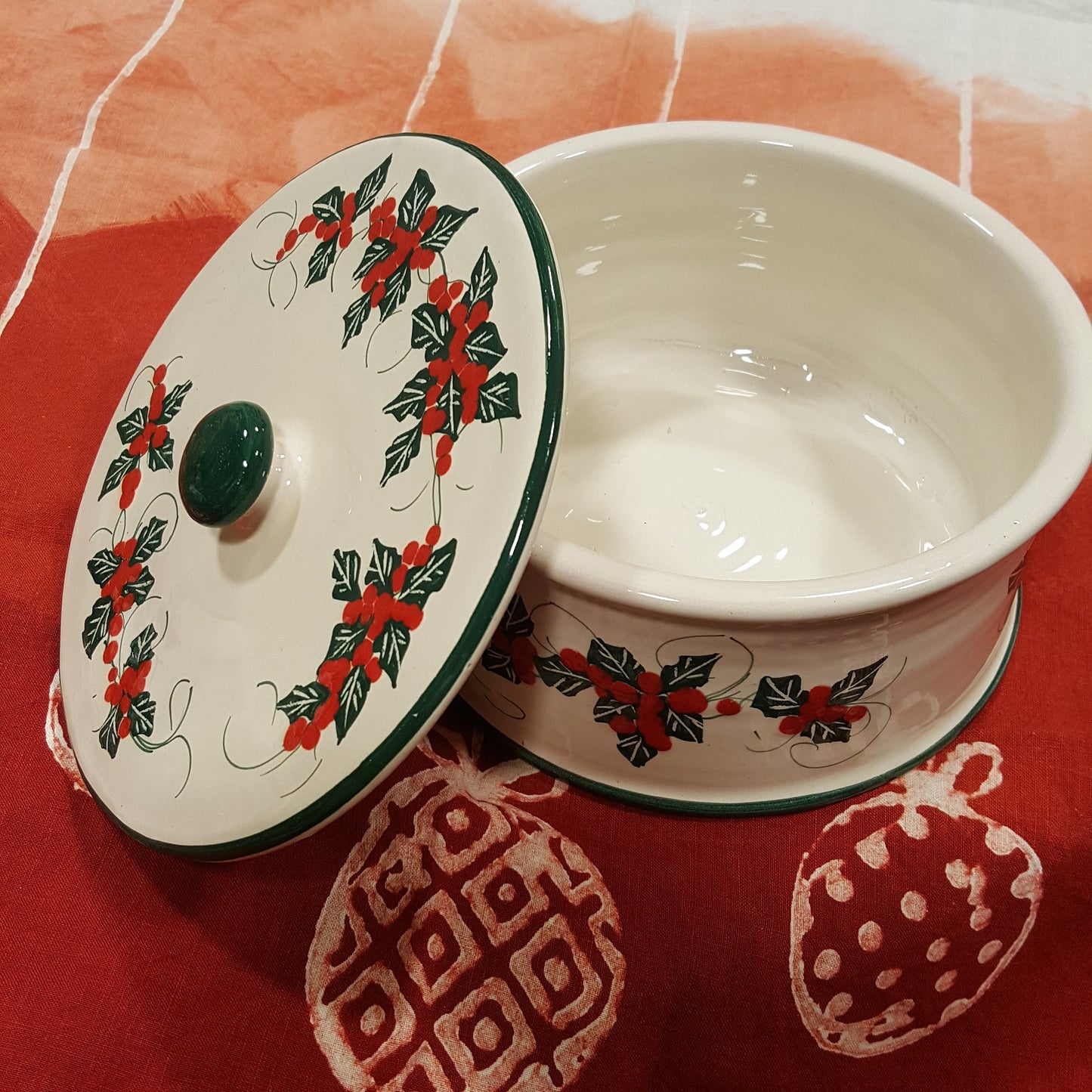 Ceramic cookie jar with Holly decoration