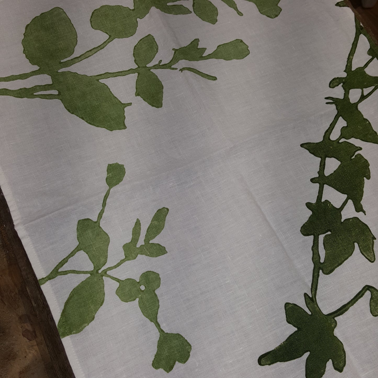 Runner in crumpled linen CHEVRON Bertozzi collection