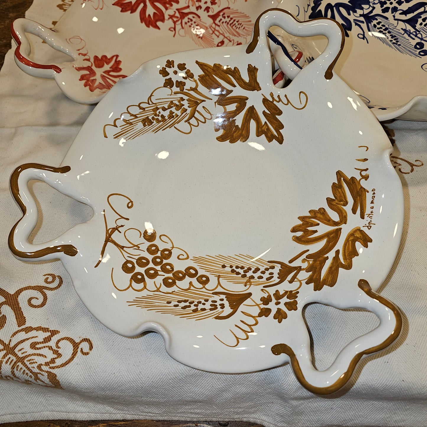 Rustic fruit bowl decorated by hand