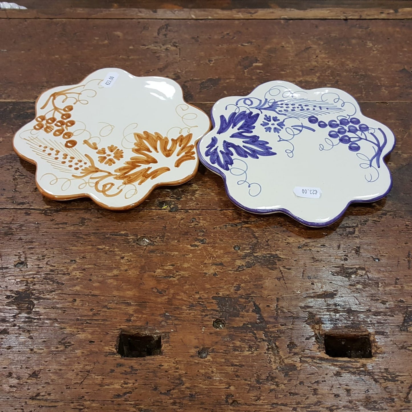 Flower-shaped ceramic trivet