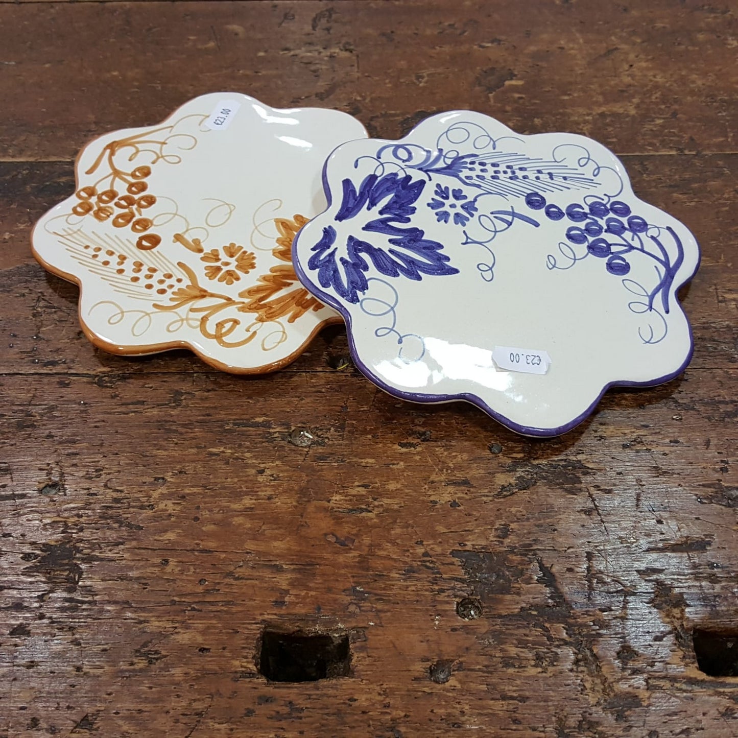 Flower-shaped ceramic trivet