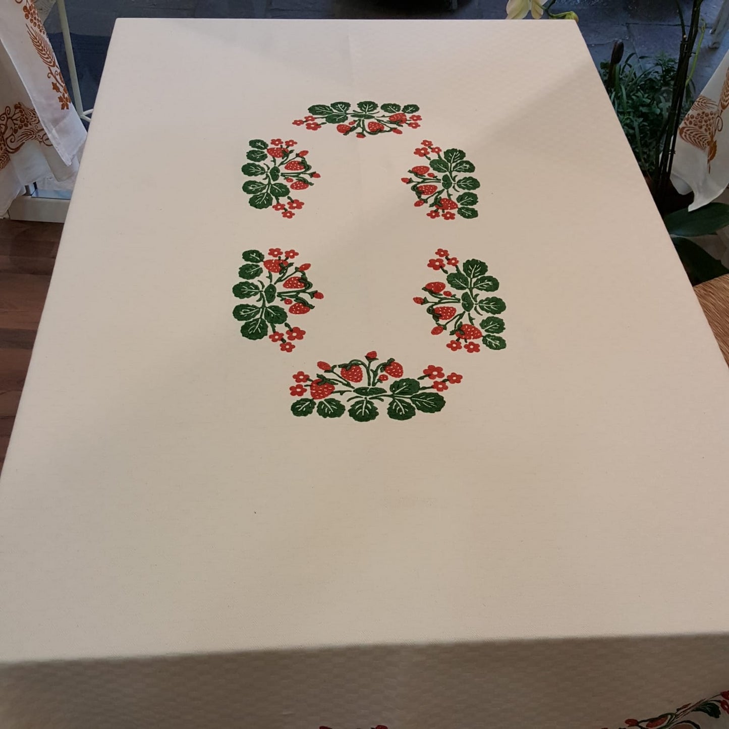 Strawberry print linen blend tablecloth