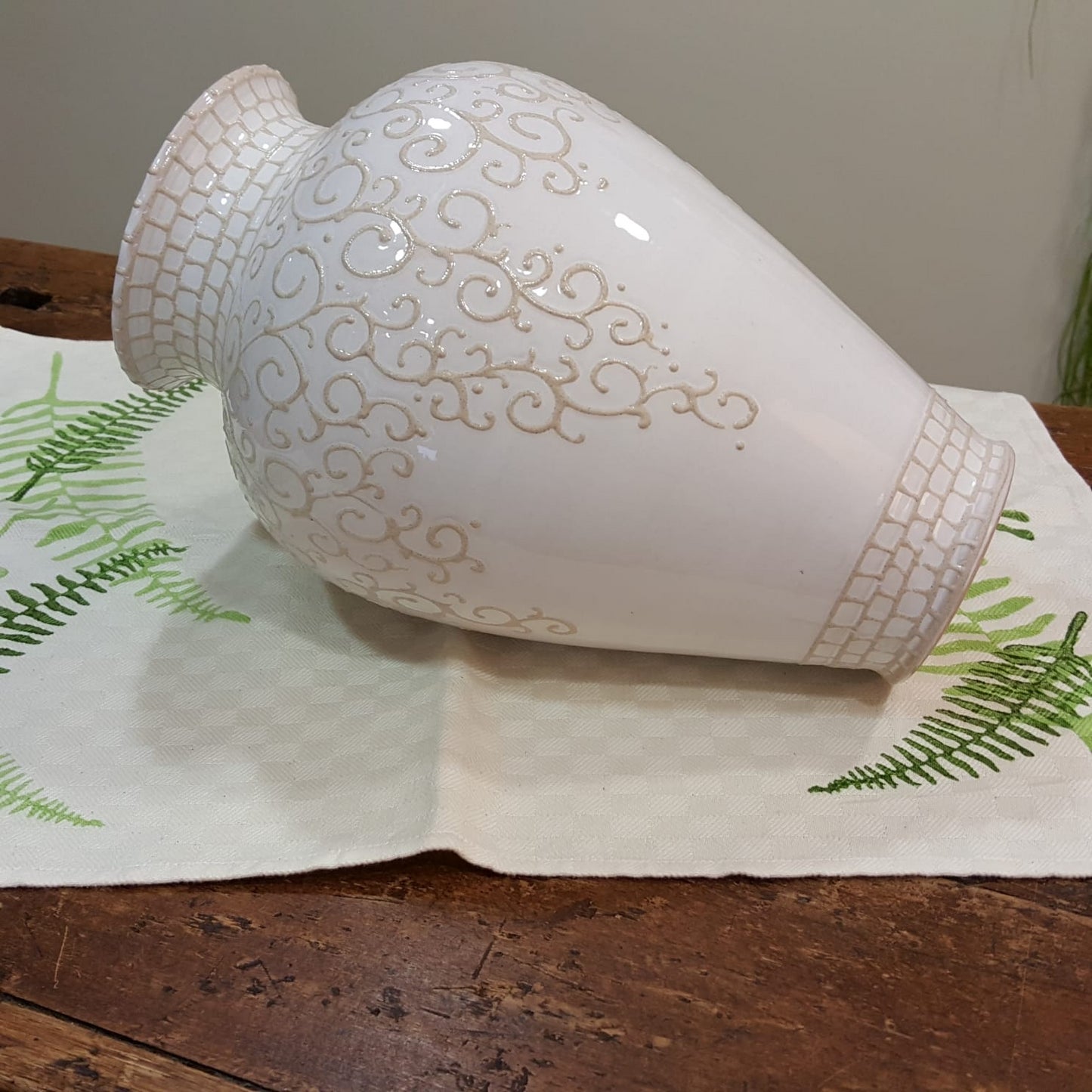 Vaso in ceramica decorazione ricamo