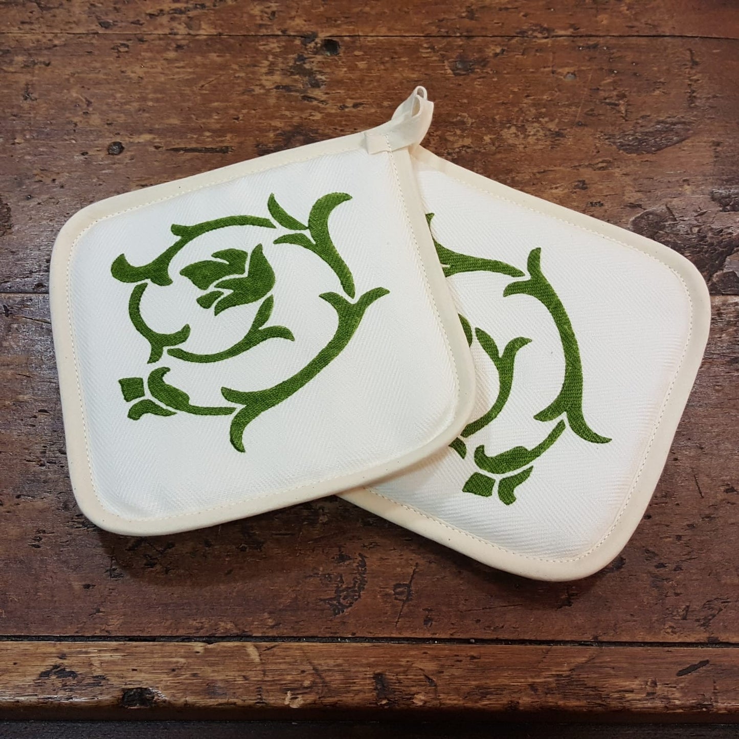 Bud printed kitchen potholders