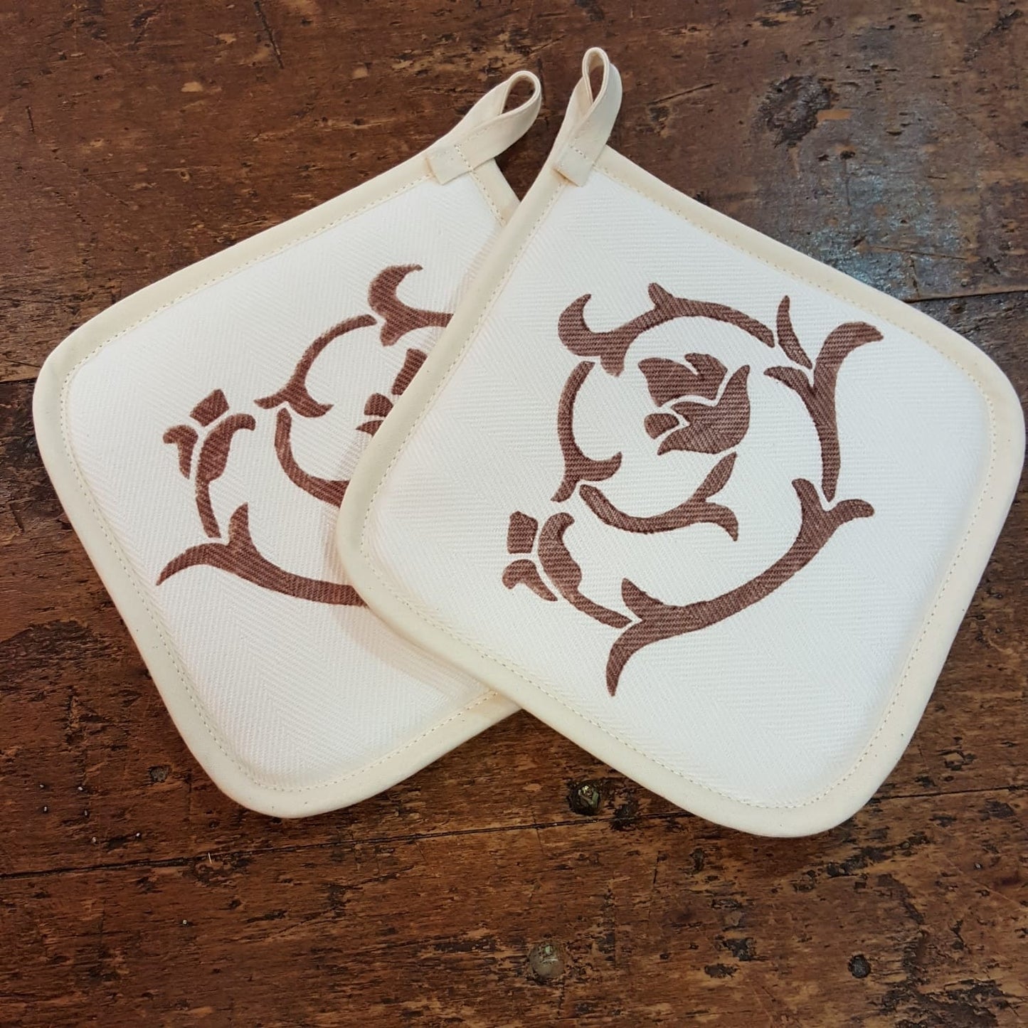 Bud printed kitchen potholders