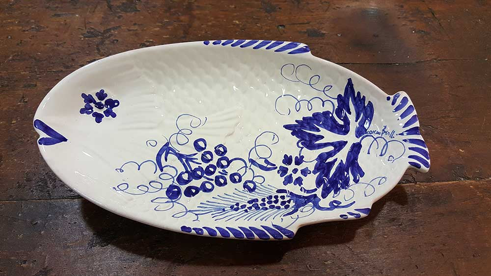 Large fish-shaped serving plate with Romagna decorations