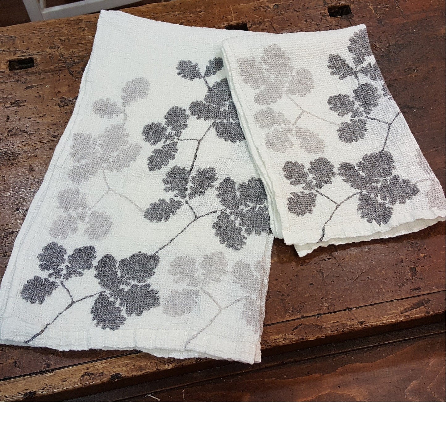 Pair of linen bath towels by Bertozzi Rovere Collection