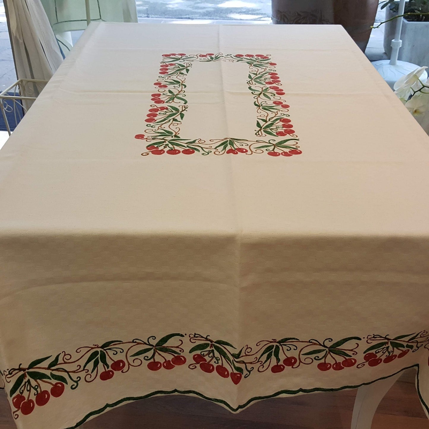 Linen blend tablecloth with cherries print