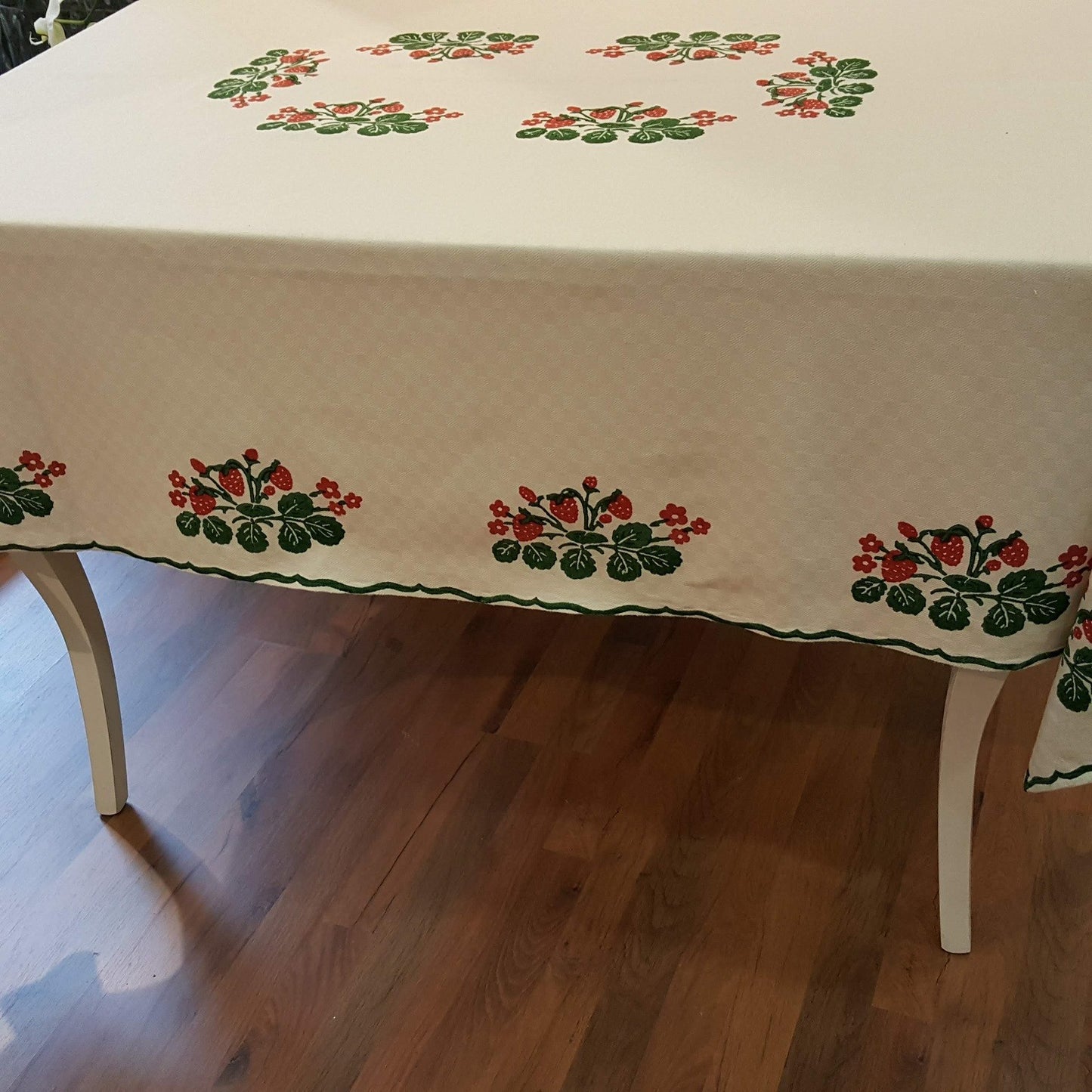 Strawberry print linen blend tablecloth