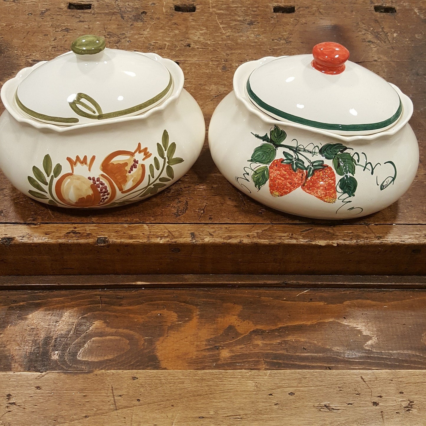 Cookie jar with pomegranate or strawberry decoration