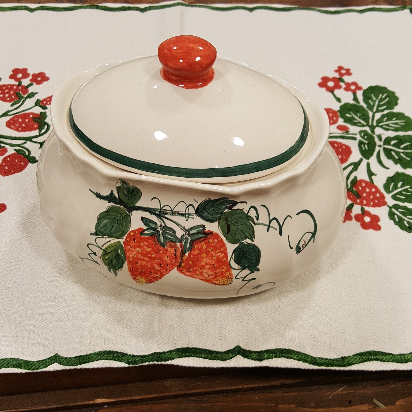 Cookie jar with pomegranate or strawberry decoration