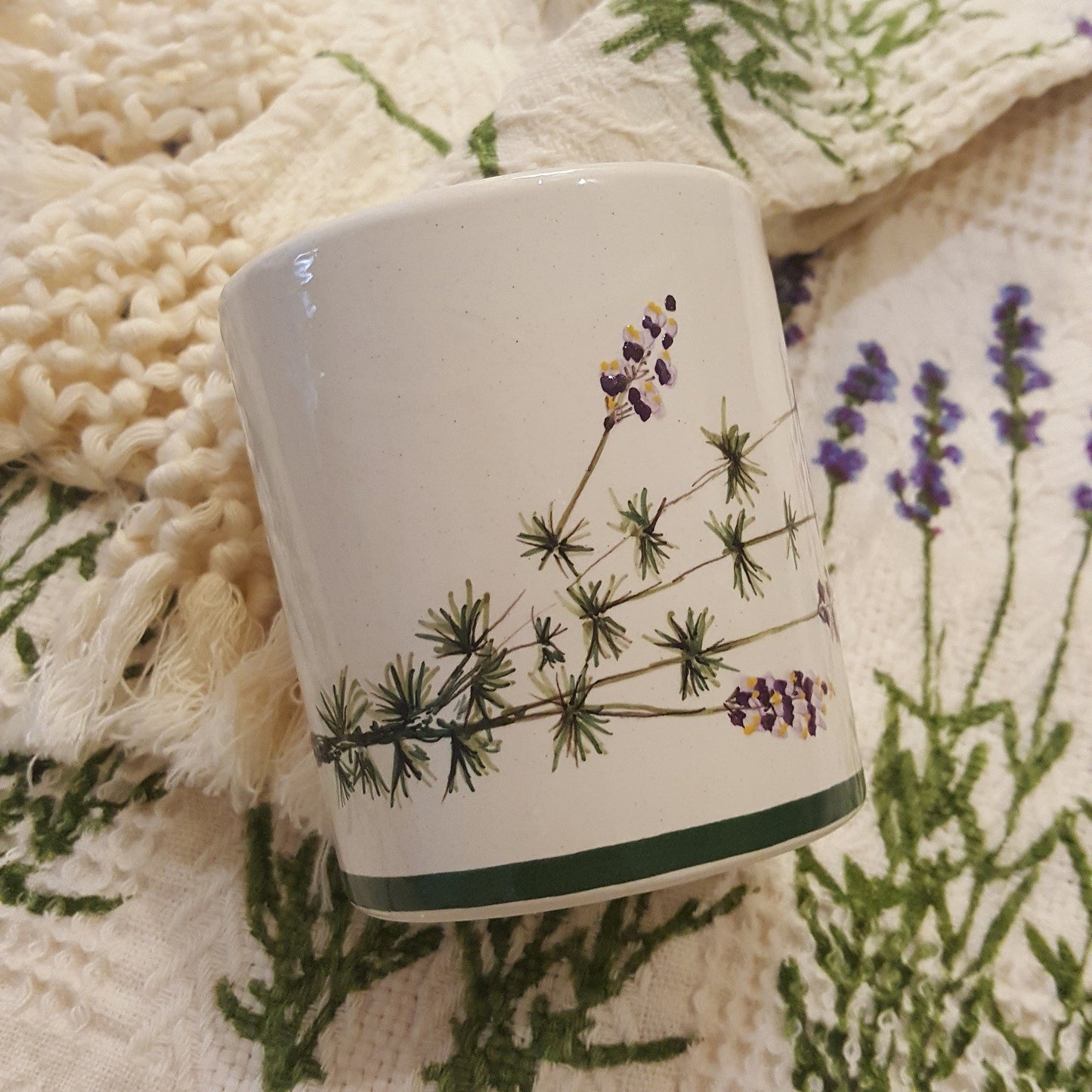 Lavanda Collection Ceramic Toothbrush Holder