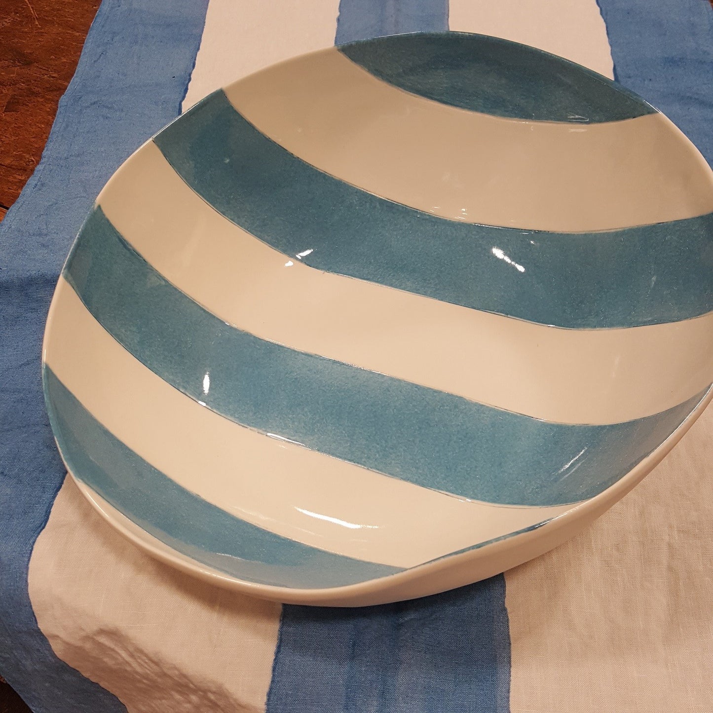 Table center bowl in Porcelain Stripe Collection