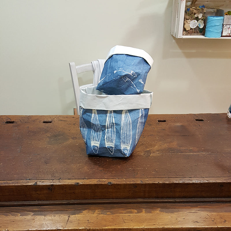 Bread basket in washable paper with Panarea collection print