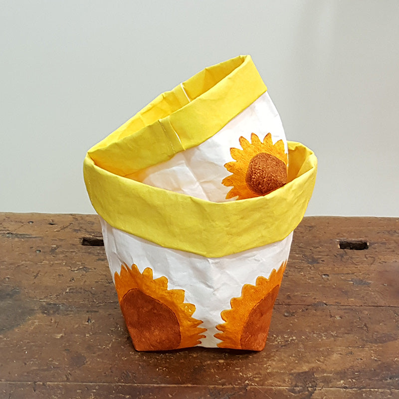 Bread basket in washable paper with sunflower decoration