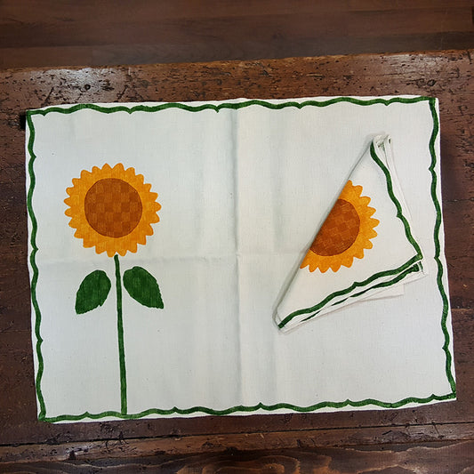 Placemat with sunflower print napkin