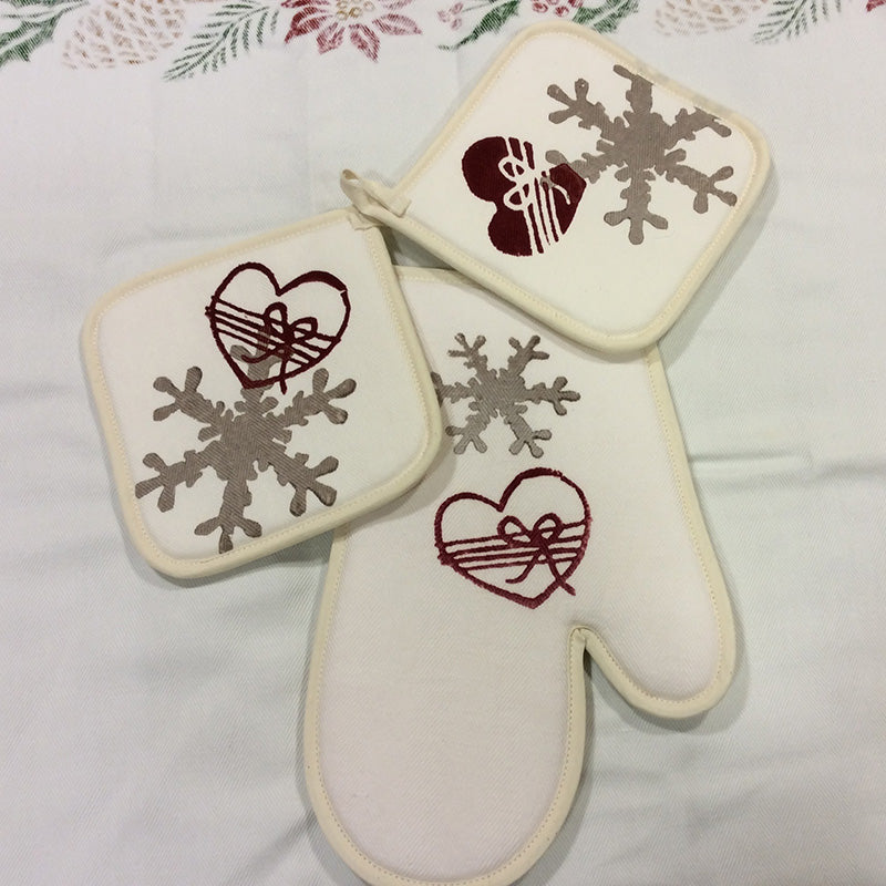 Flakes and Hearts potholders and kitchen glove