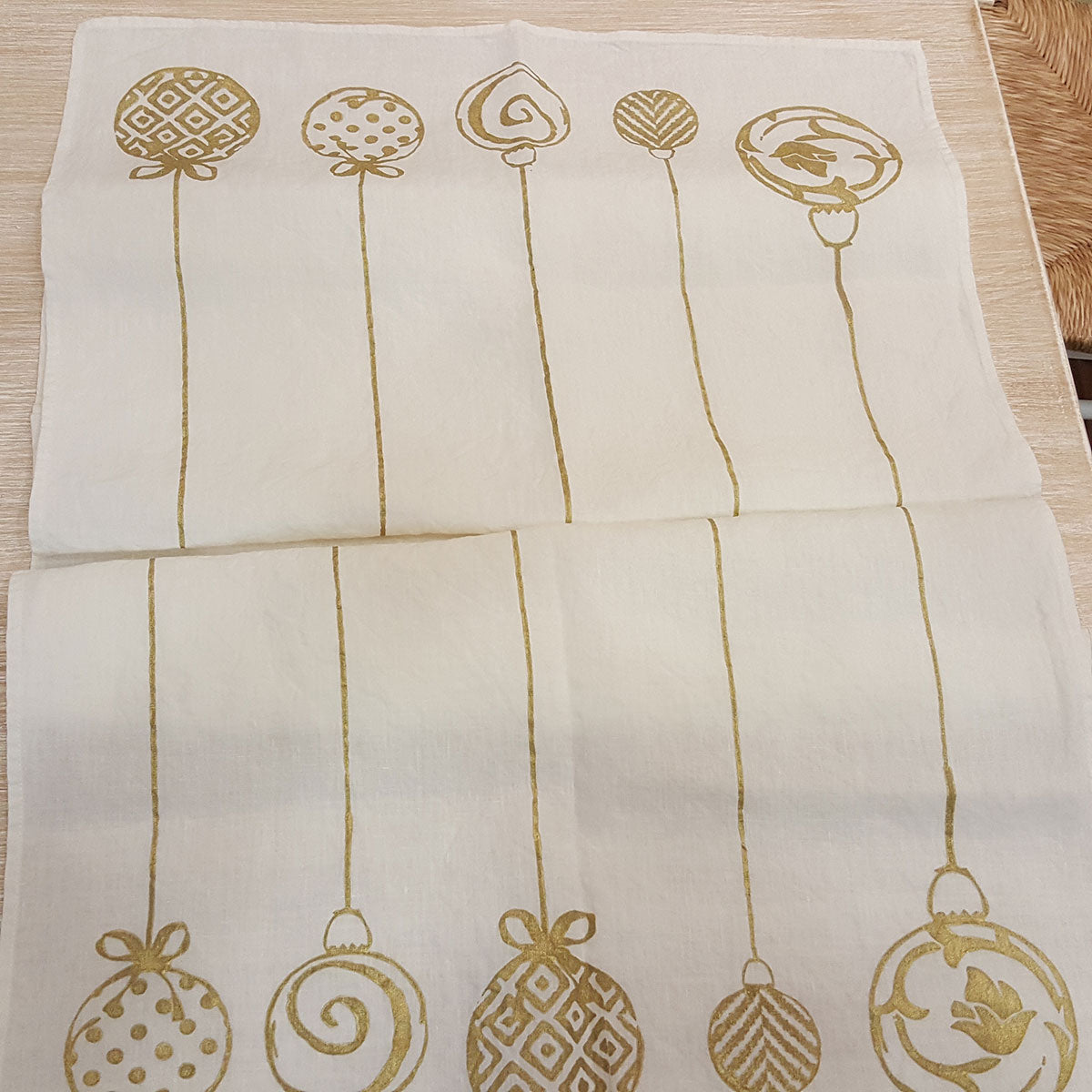 Table runner Natalia decorated Gold