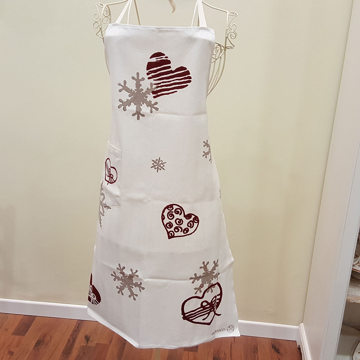 Linen blend apron decorated with bows and hearts