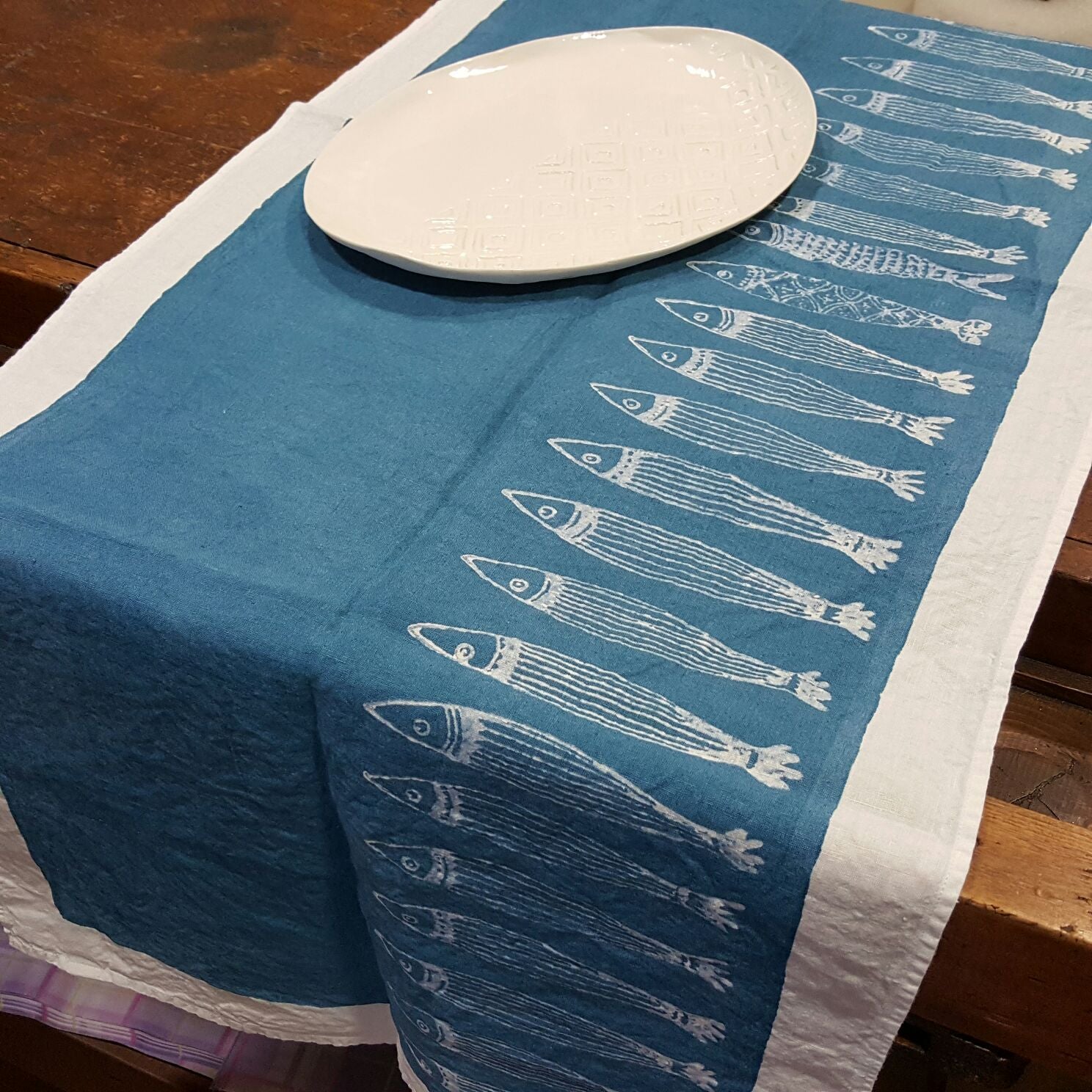 Table runner in linen from the Panarea sardine collection – Stampe Romagnole