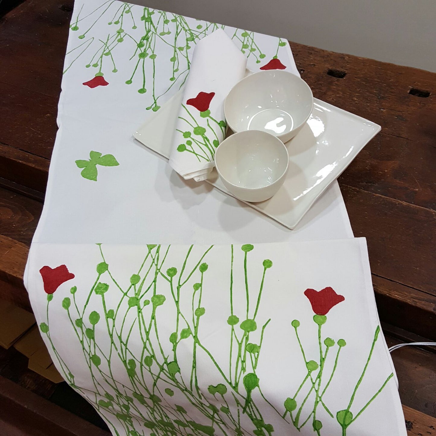 Tulip decoration table runner