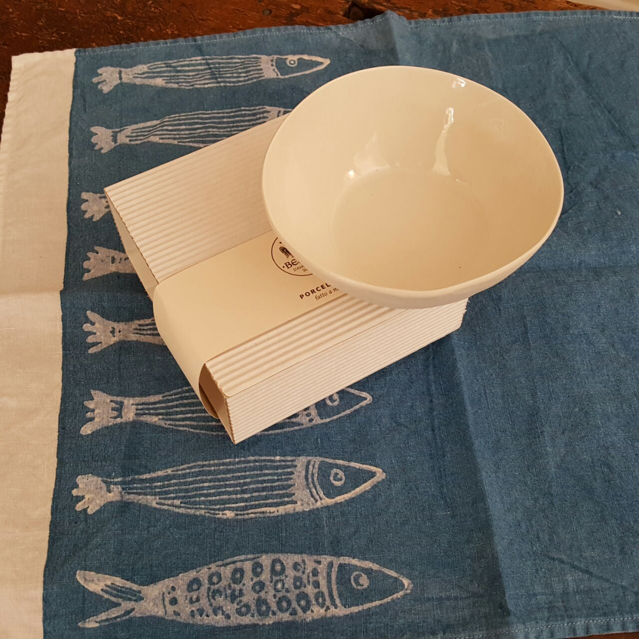 Porcelain table bowl