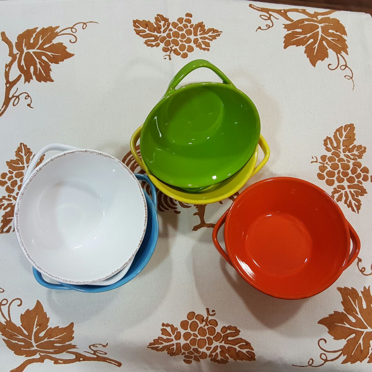Ceramic table bowls