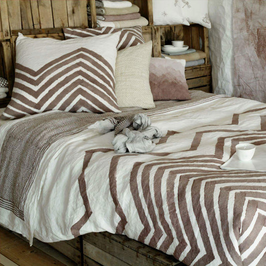 Bedspread in crumpled linen Chevron Collection