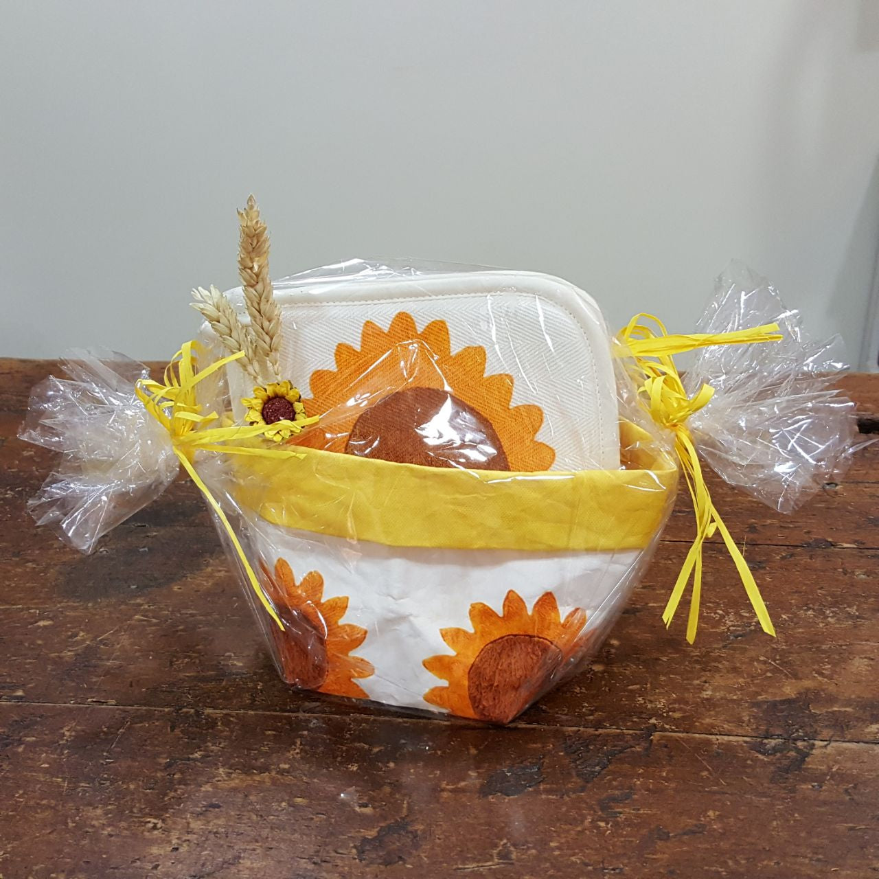 Gift box bread basket and pot holders sunflower decoration