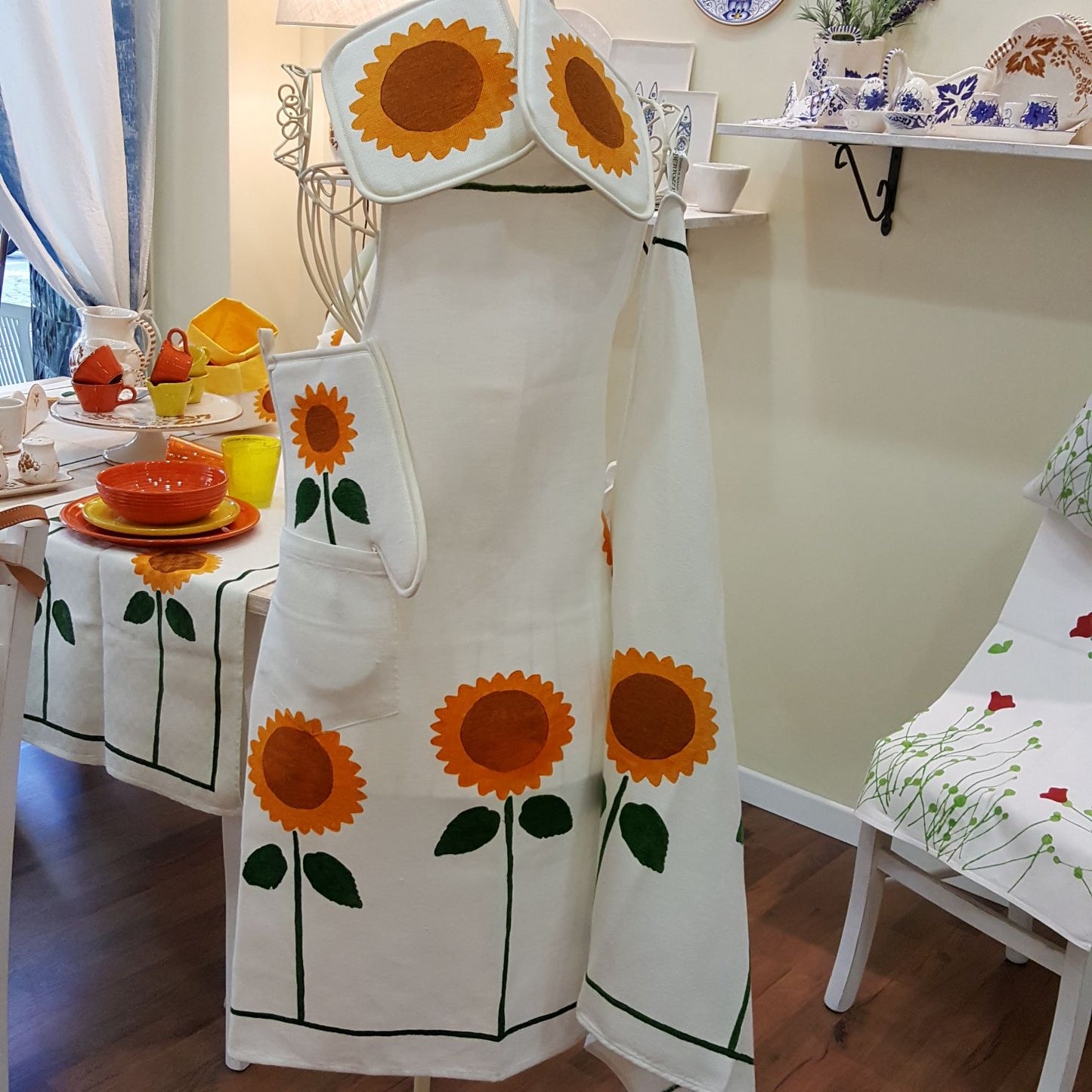 Sunflower print cotton and linen kitchen set