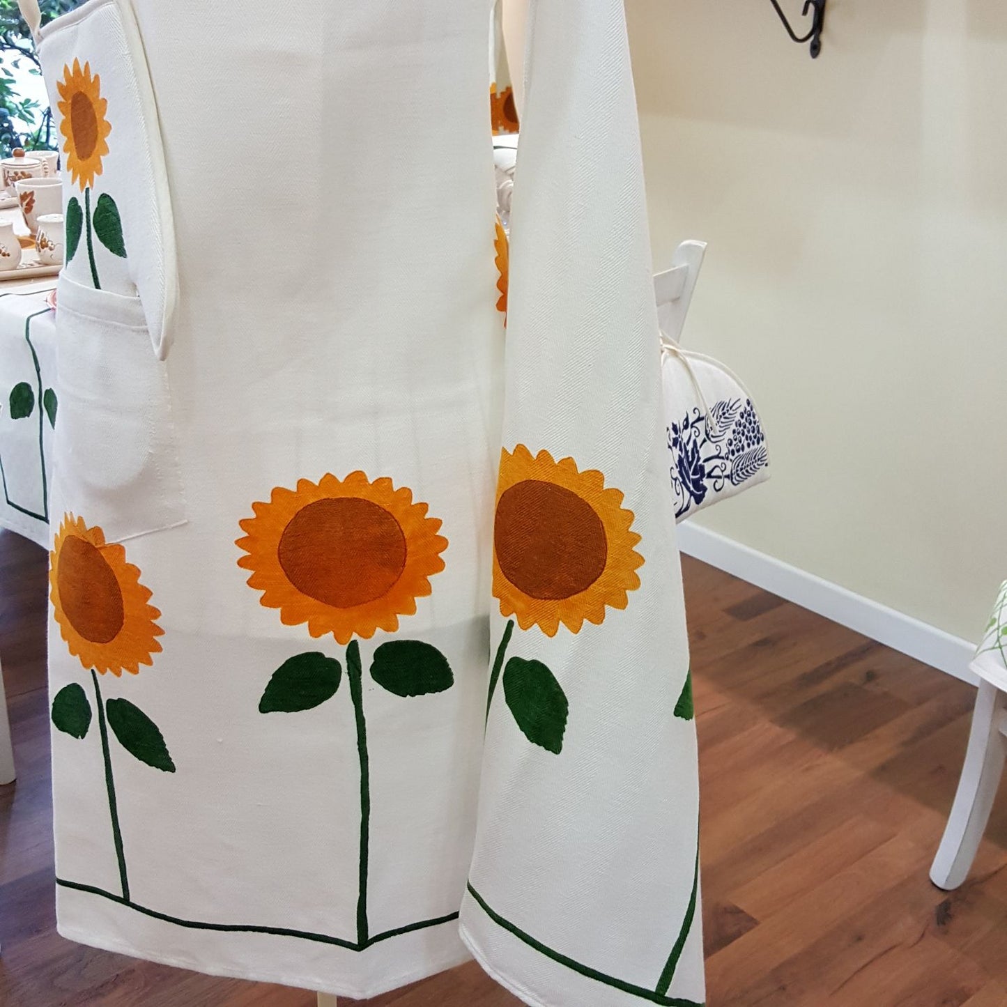 Sunflower print cotton and linen kitchen set