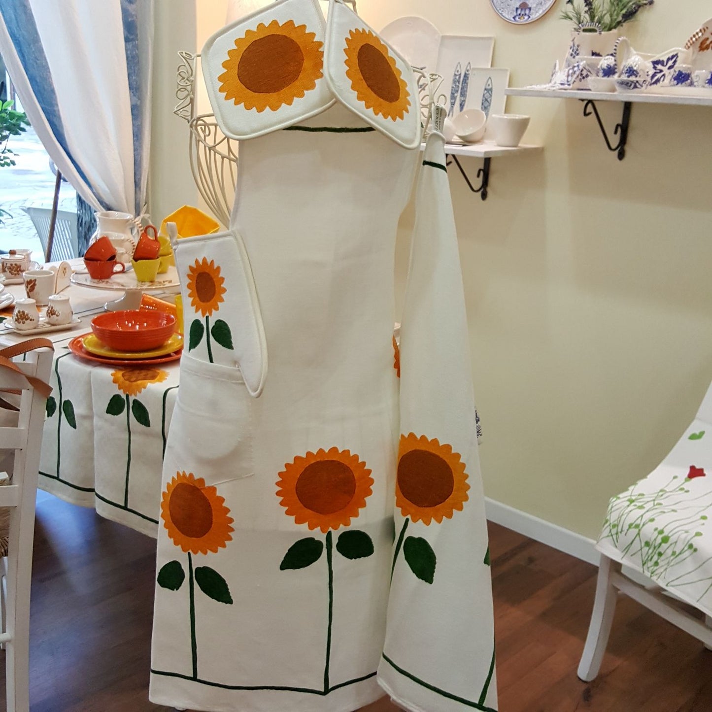 Sunflower print cotton and linen kitchen set