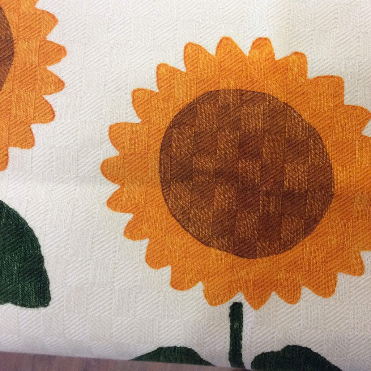 Cotton and linen napkins with sunflower decoration
