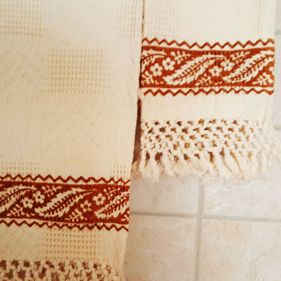 Pair of Jacquard cotton bath towels