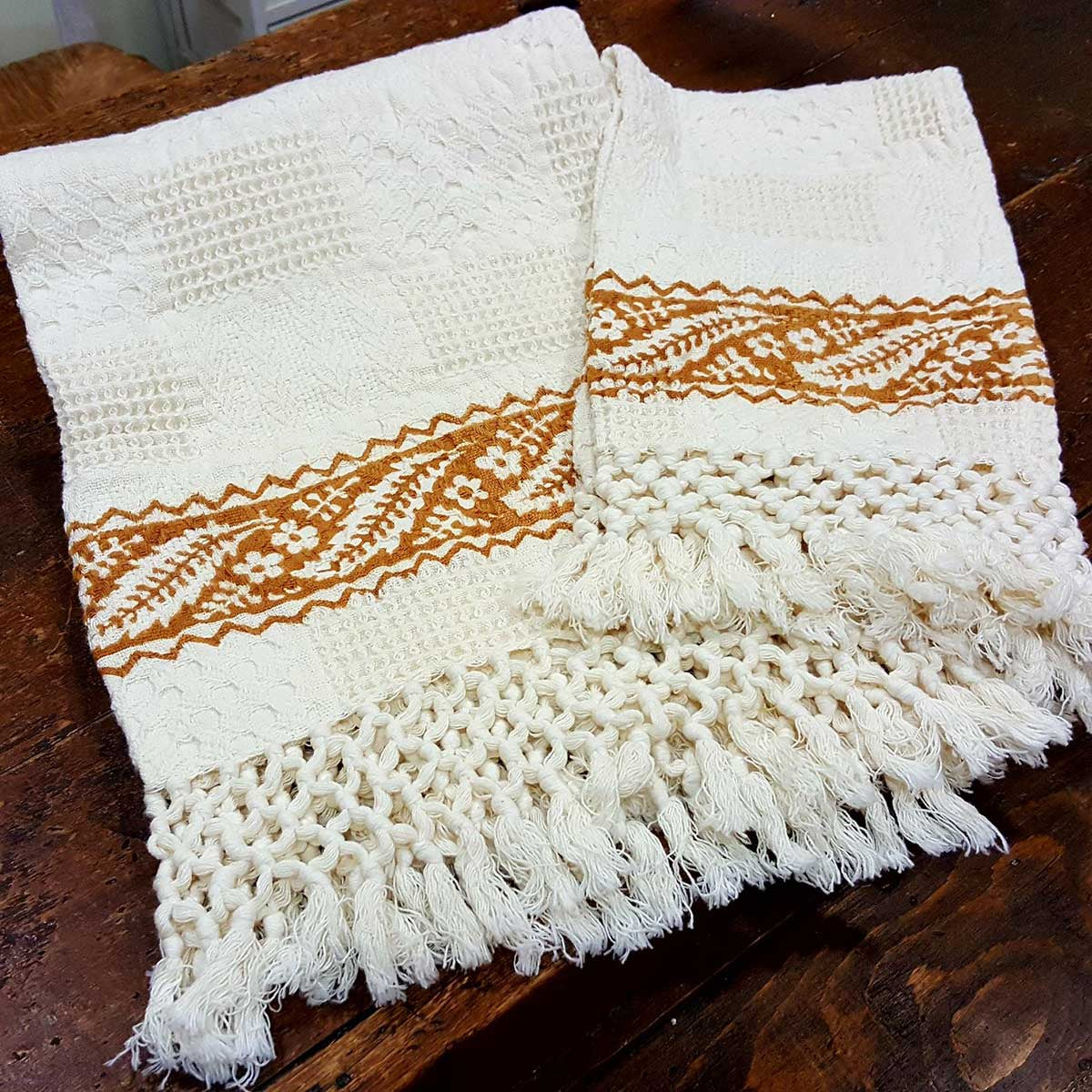 Pair of Jacquard cotton bath towels