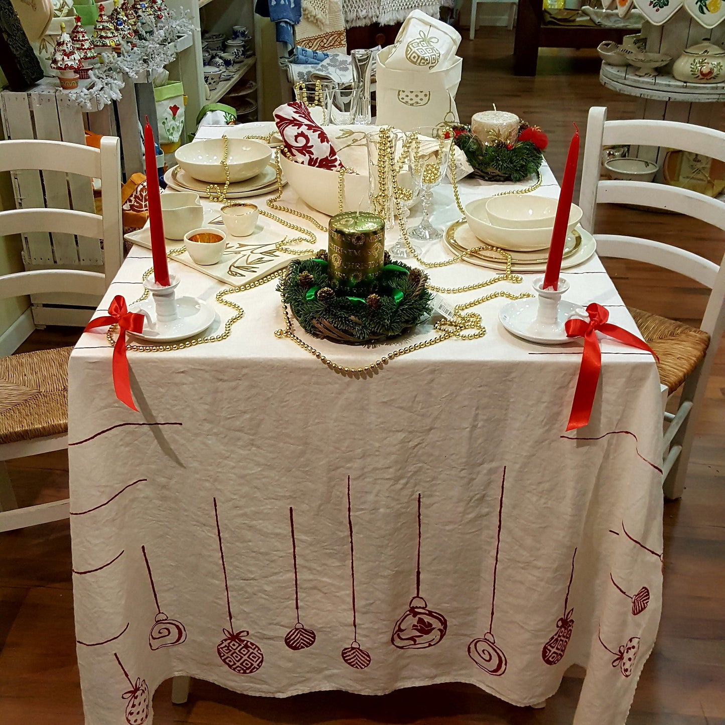 Christmas tablecloth in linen with red decoration. Natalia Collection
