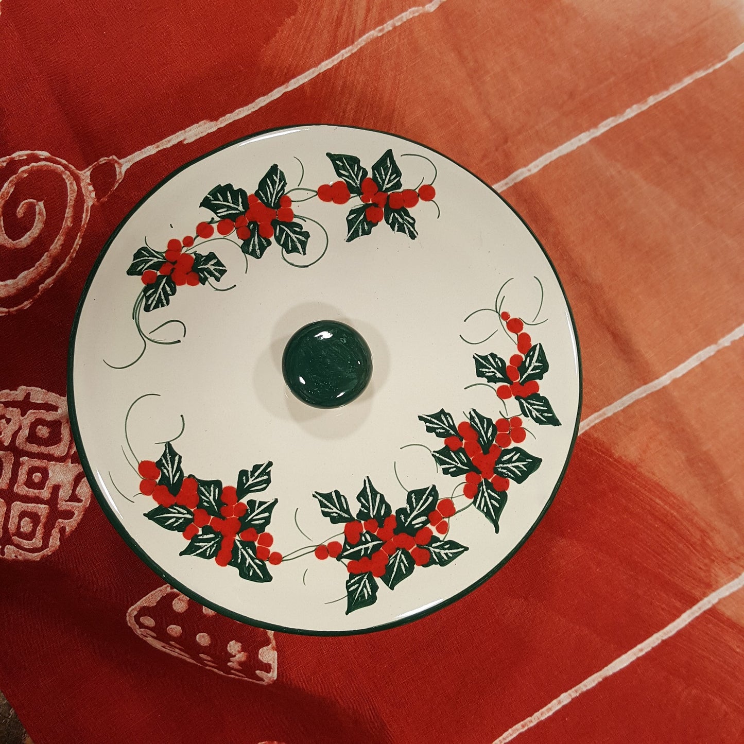 Ceramic cookie jar with Holly decoration