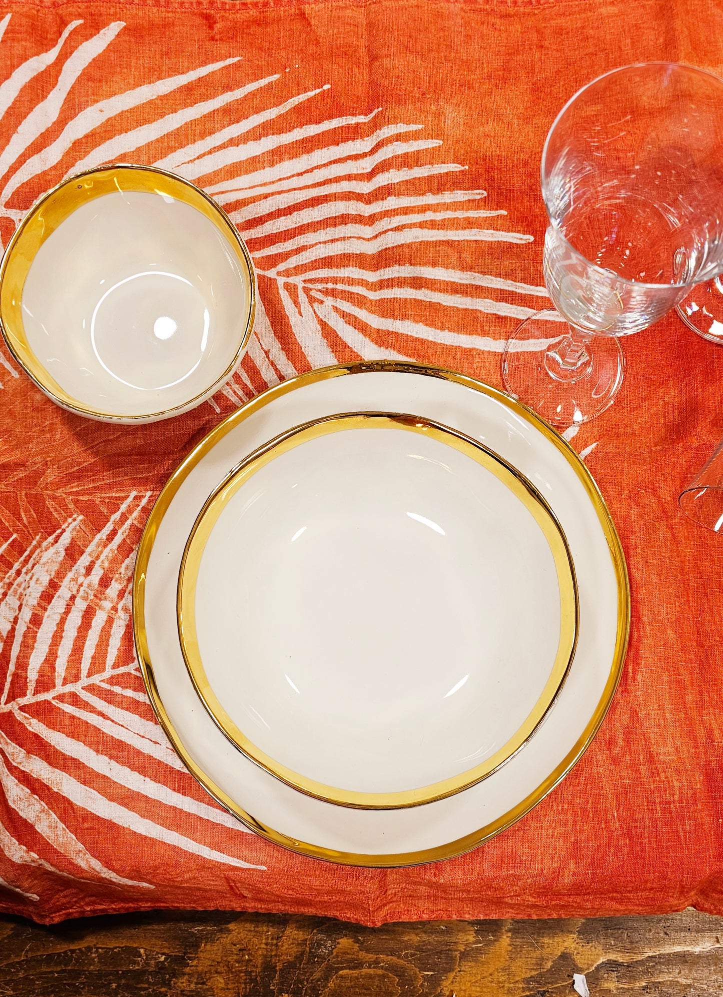 Pair of plates in pure gold porcelain