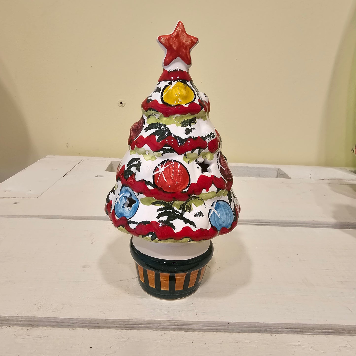 Mini Christmas tree in hand-decorated ceramic