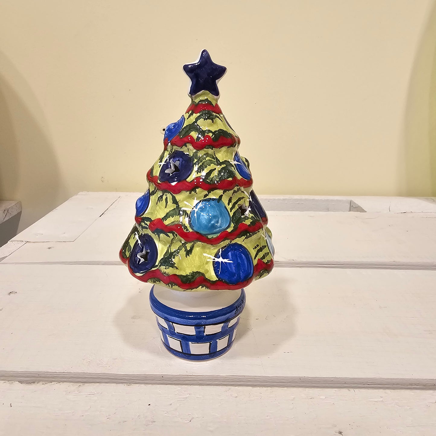 Mini Christmas tree in hand-decorated ceramic