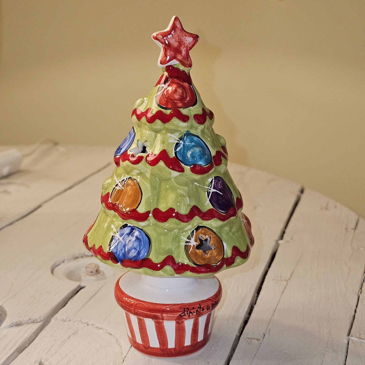 Mini Christmas tree in hand-decorated ceramic