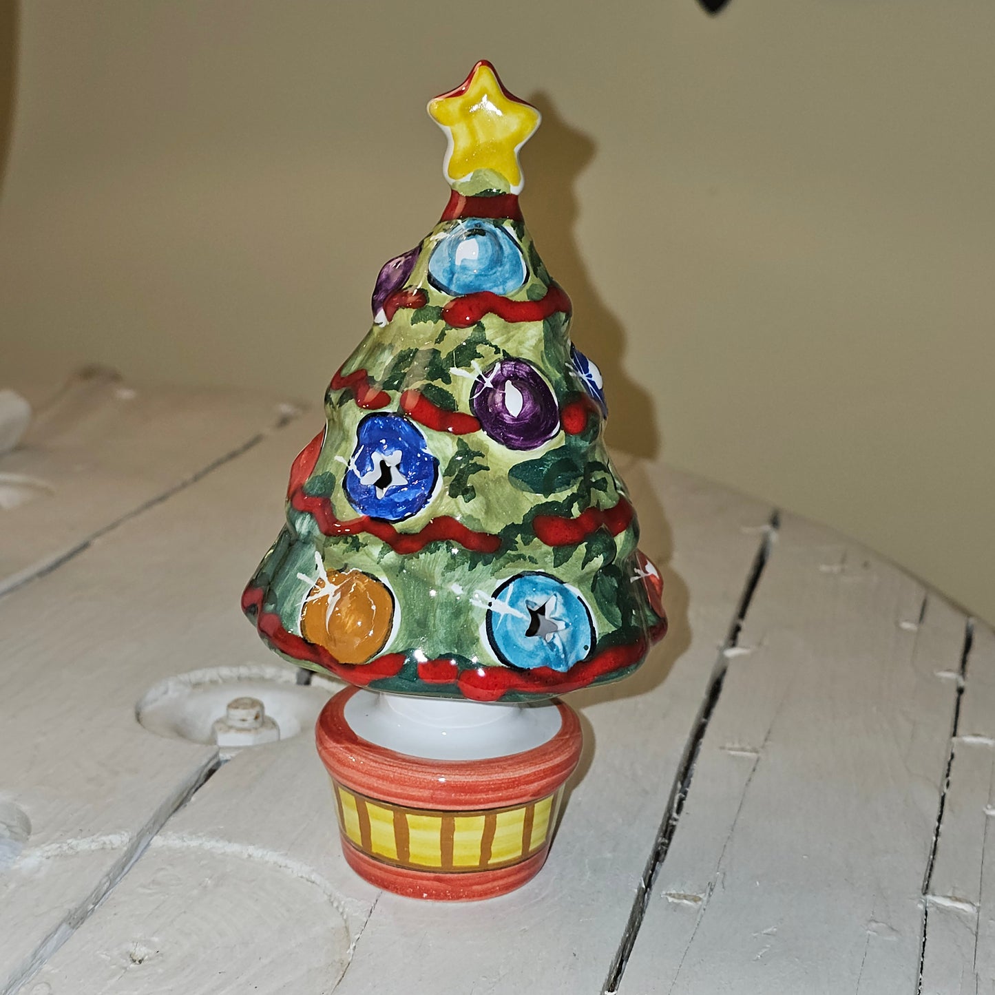 Mini Christmas tree in hand-decorated ceramic