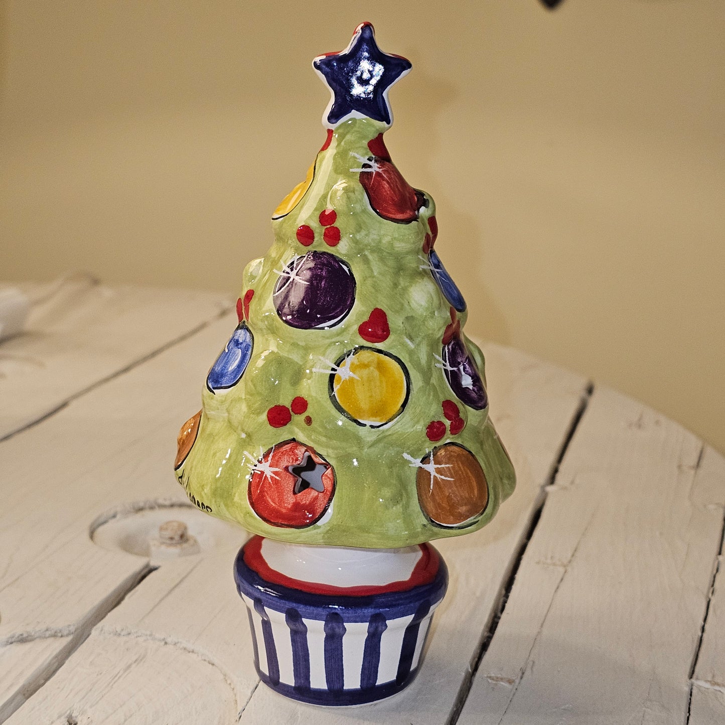 Mini Christmas tree in hand-decorated ceramic
