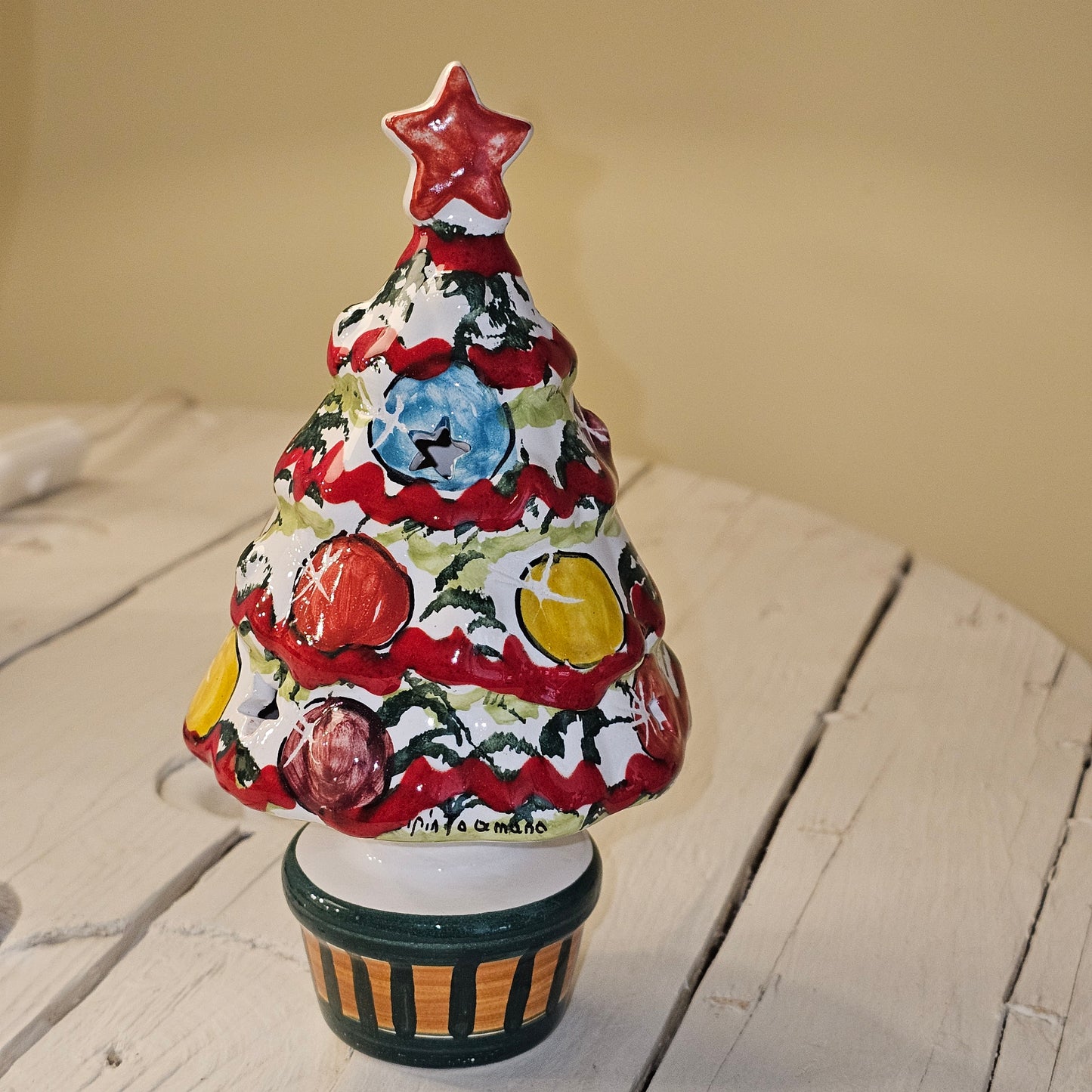 Mini Christmas tree in hand-decorated ceramic
