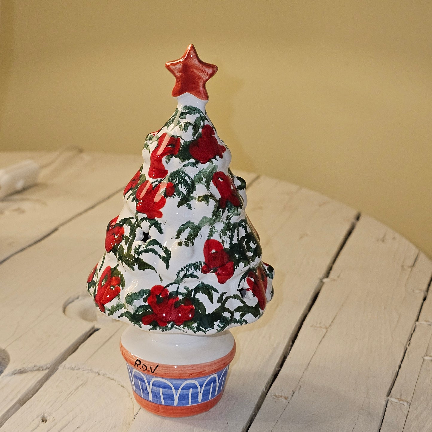 Mini Christmas tree in hand-decorated ceramic
