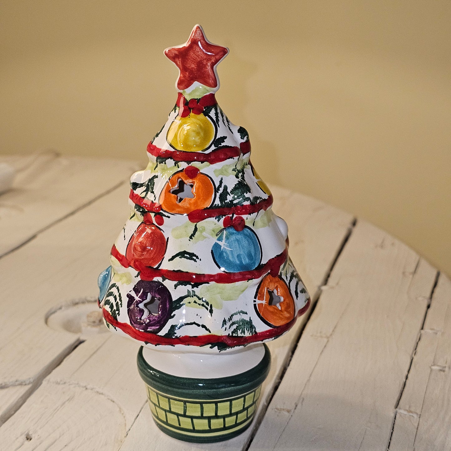 Mini Christmas tree in hand-decorated ceramic