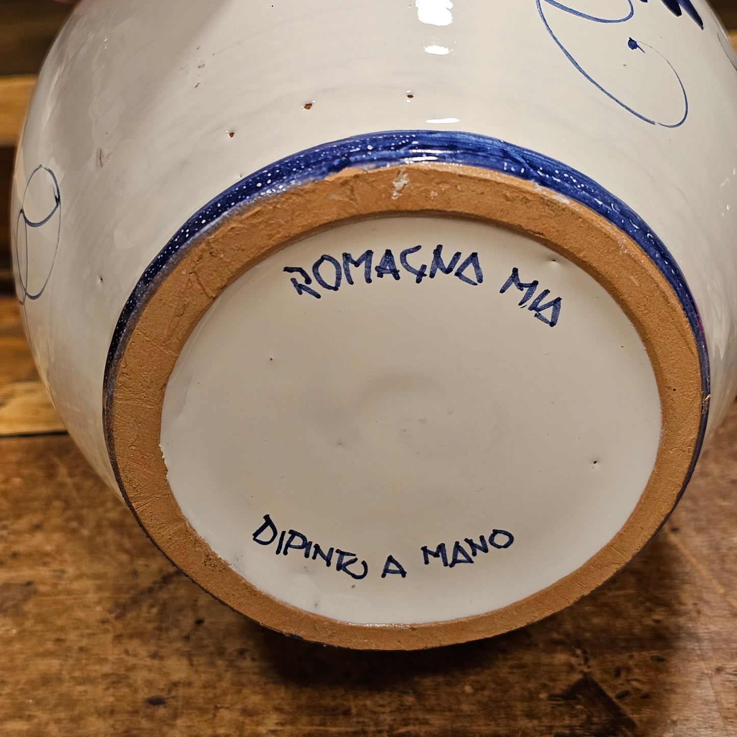 Flower vase with spike decorations and Romagna grapes