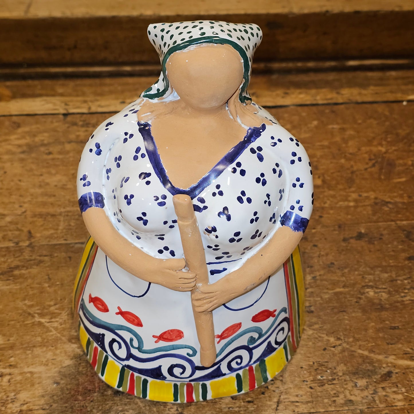 Azdore Romagna giants in hand-decorated ceramic